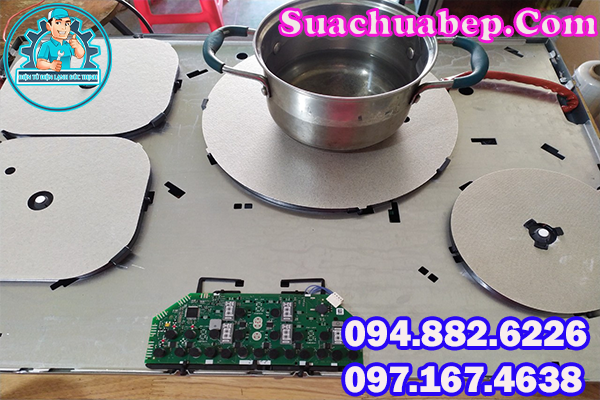 Sửa bếp từ Hitachi nhập khẩu tại nhà3