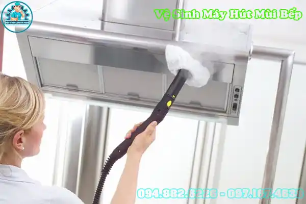 Vệ sinh tấm lọc máy hút mùi