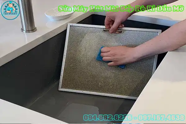 Máy Hút Mùi Rò Rỉ Dầu Mỡ Nguyên Nhân Cách Xử Lý Tại Nhà1