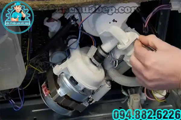 Máy Rửa Bát Gây Ra Tiếng Ồn – Nguyên Nhân & Cách Khắc Phục3