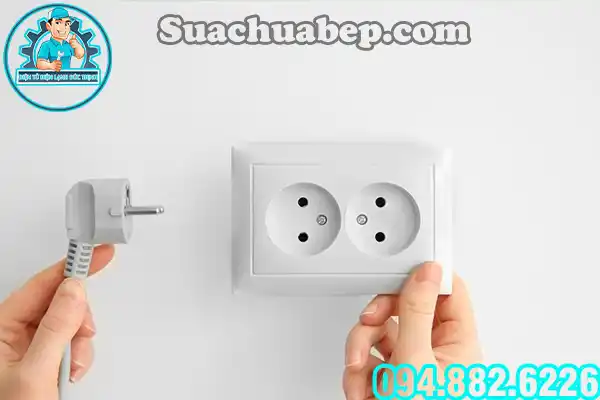 Máy rửa bát đang chạy thì mất điện