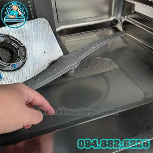 Máy Rửa Bát Không Thoát Nước Nguyên Nhân Và Cách Khắc Phục