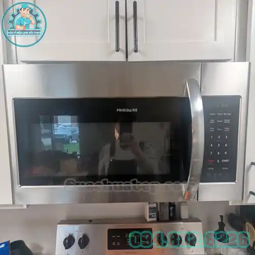 Lò Vi Sóng Tự Tắt Giữa Chừng? Nguyên Nhân & Hướng Dẫn Tự Sửa